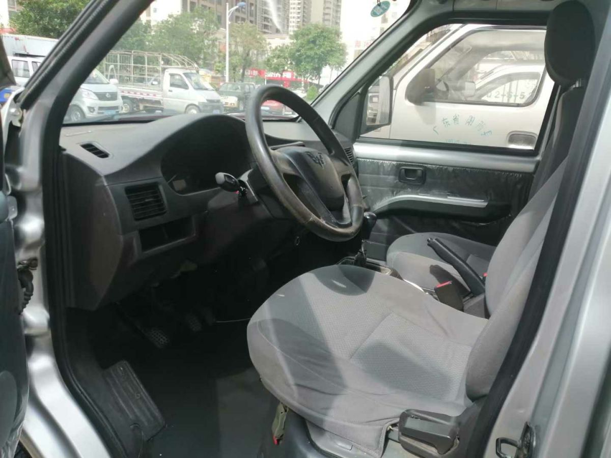 五菱 五菱之光  2019款  1.2L 廂式運(yùn)輸車實(shí)用型2座圖片