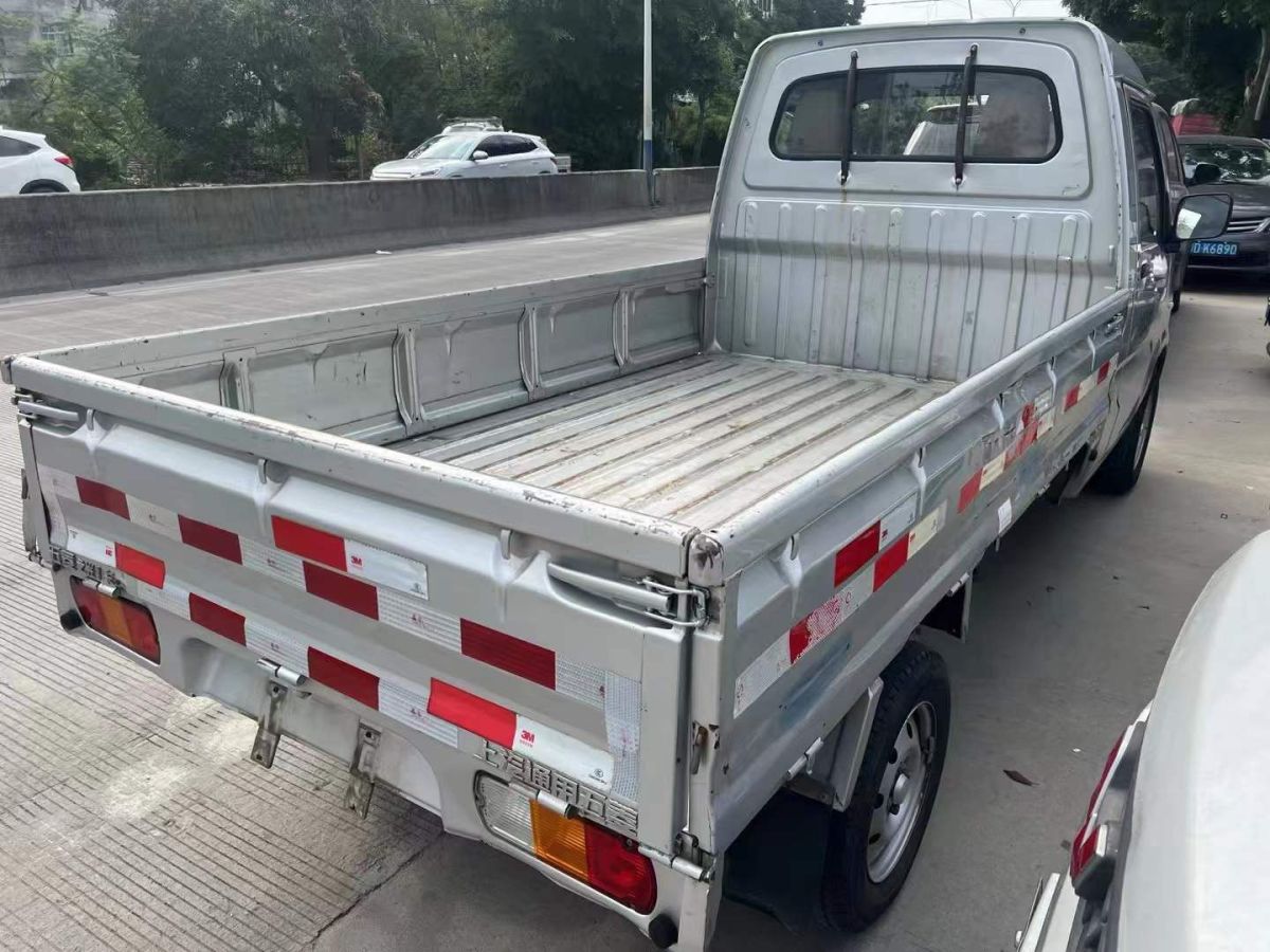 五菱 五菱之光  2019款  1.2L 廂式運(yùn)輸車(chē)實(shí)用型2座圖片