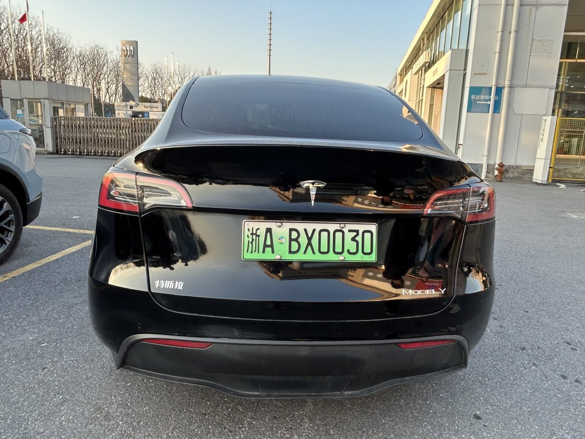 特斯拉 Model 3  2022款 后輪驅(qū)動版圖片