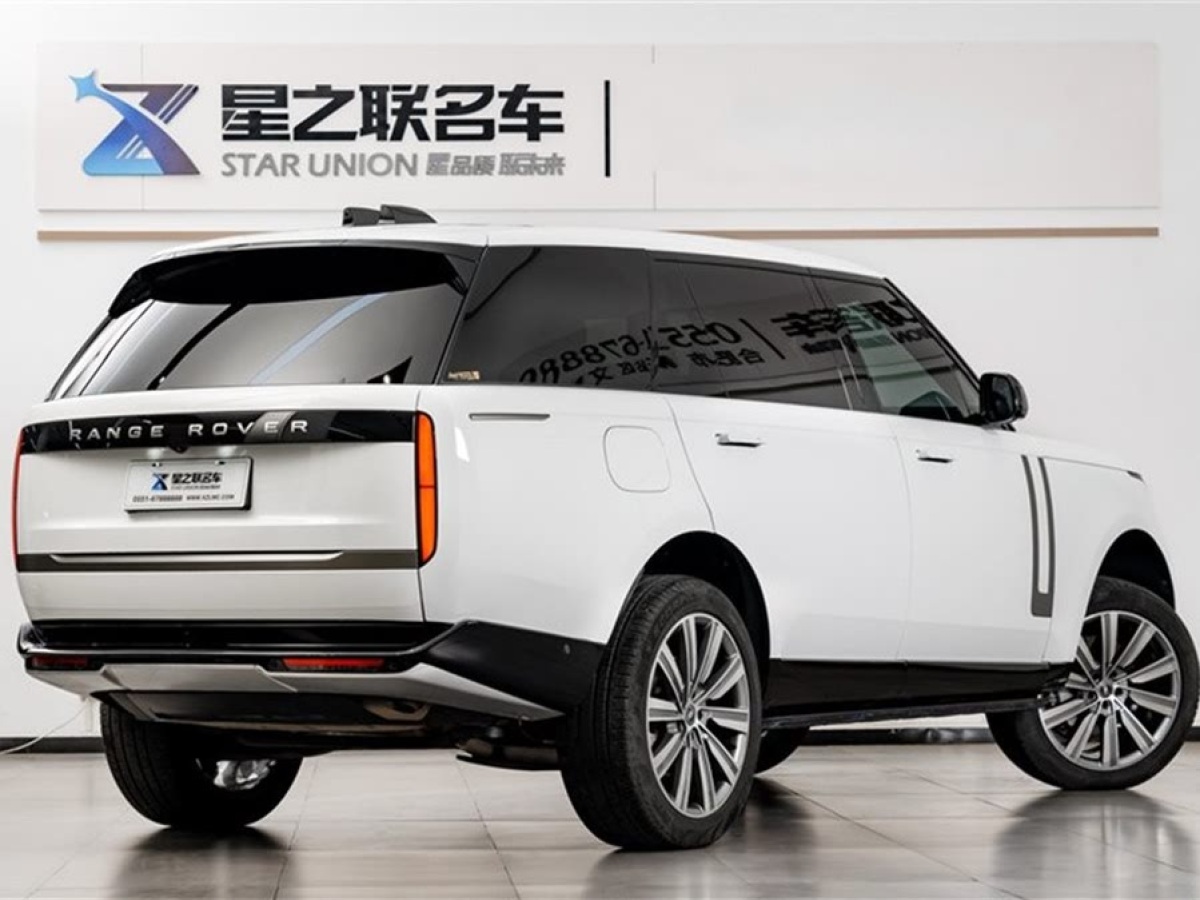 路虎 攬勝  2024款 3.0 L6 400PS 盛世加長(zhǎng)版圖片