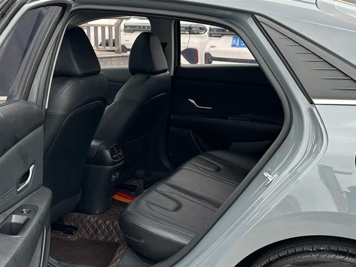 現(xiàn)代 伊蘭特  2022款 1.5L CVT LUX尊貴版圖片