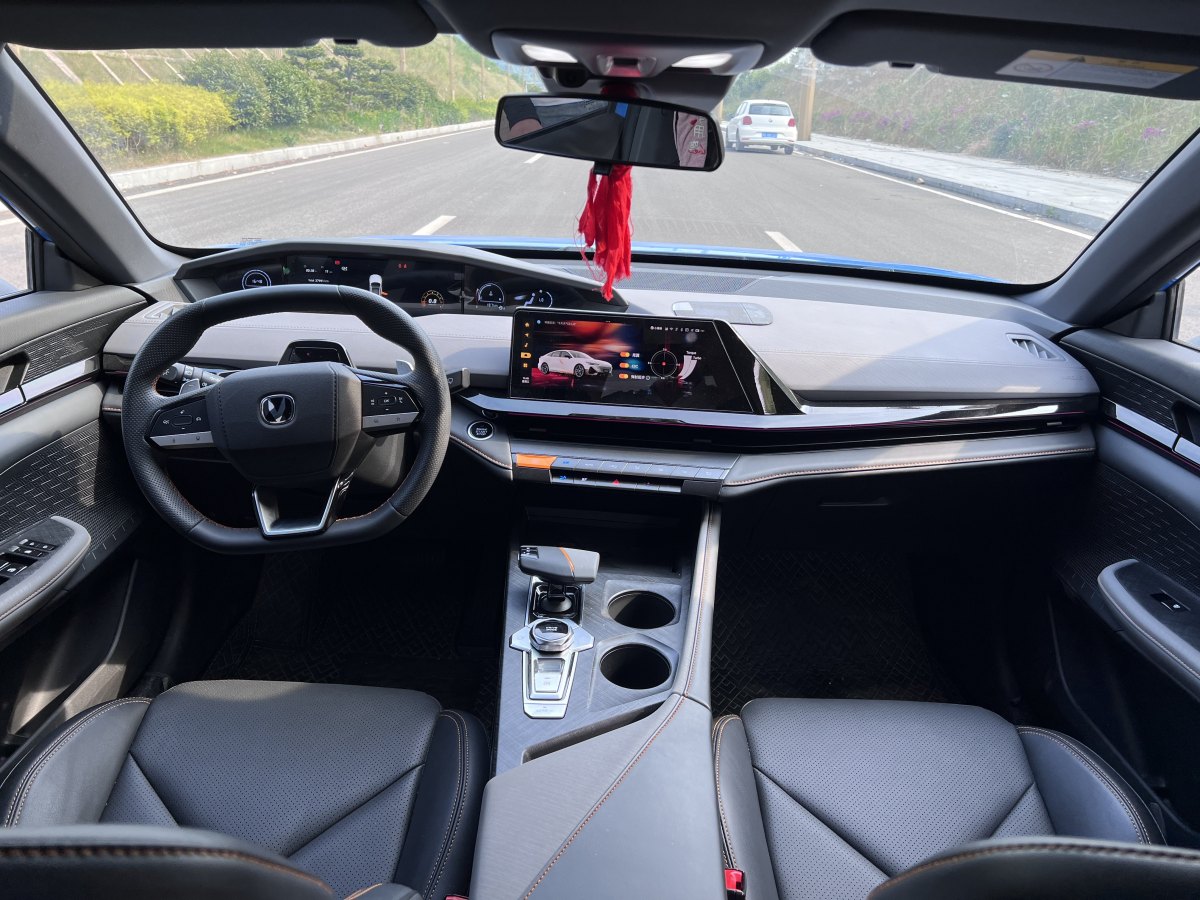 長安 長安UNI-V  2022款 1.5T 尊貴型圖片
