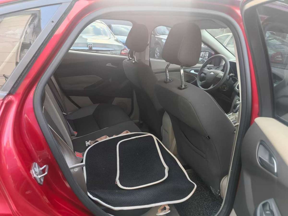 2013年1月福特 福克斯  2012款 三厢 1.6L 自动舒适型