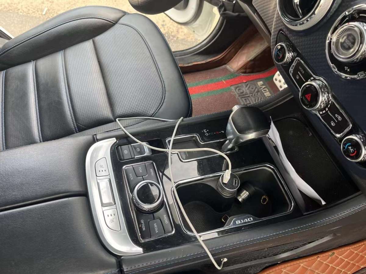 北京 BJ40  2019款 2.3T 自動(dòng)四驅(qū)城市獵人版尊享型 國(guó)VI圖片
