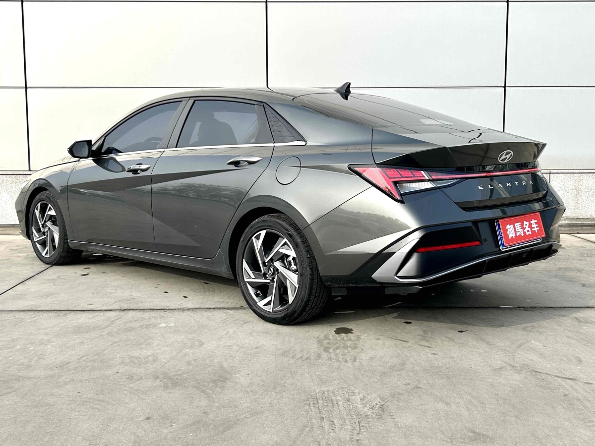 現(xiàn)代 伊蘭特  2023款 1.5L CVT LUX尊貴版圖片