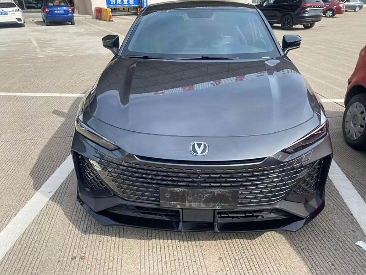 長(zhǎng)安 長(zhǎng)安UNI-V  2023款 2.0T 領(lǐng)速版圖片