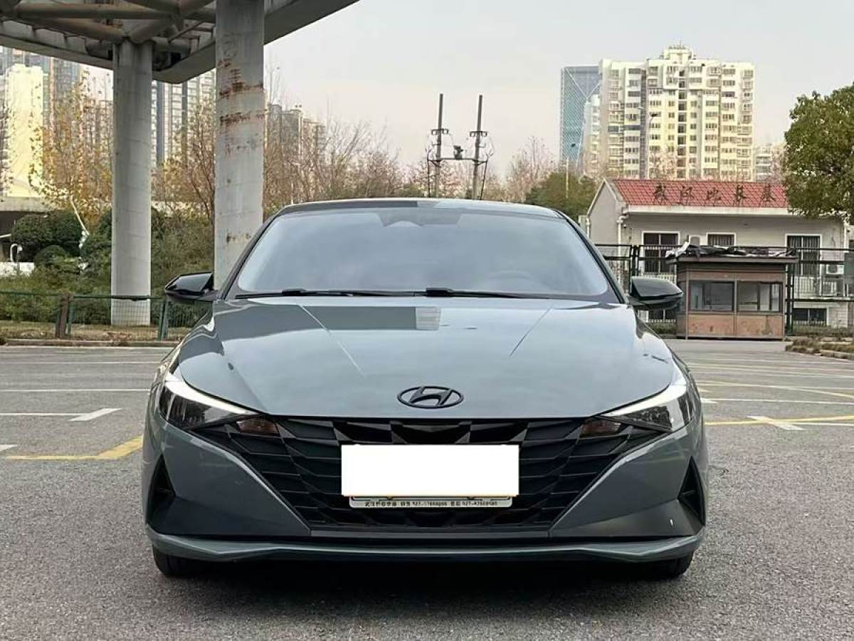 現(xiàn)代 伊蘭特  2022款 1.5L CVT LUX黑騎士限量版圖片