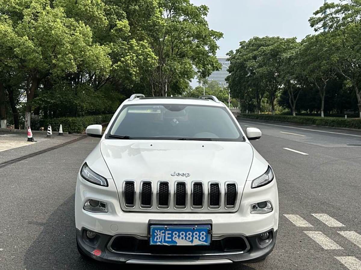 Jeep 自由光  2017款 2.0L 優(yōu)越版圖片