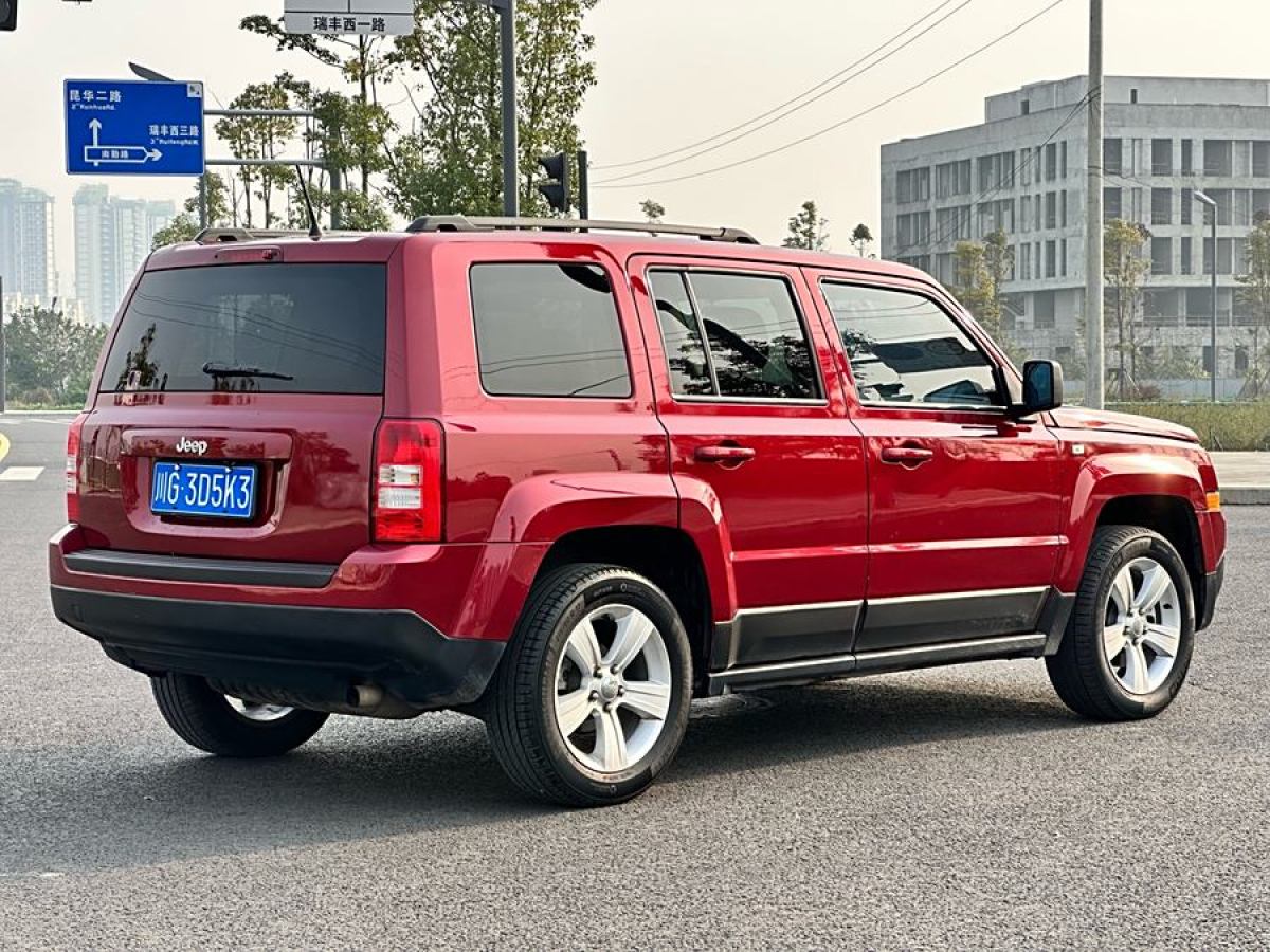 Jeep 自由客  2014款 2.4L 運(yùn)動(dòng)版圖片