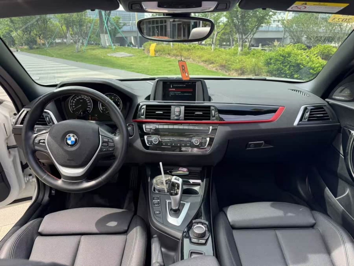 寶馬 寶馬2系  2019款  225i 敞篷轎跑車 運動設(shè)計套裝圖片