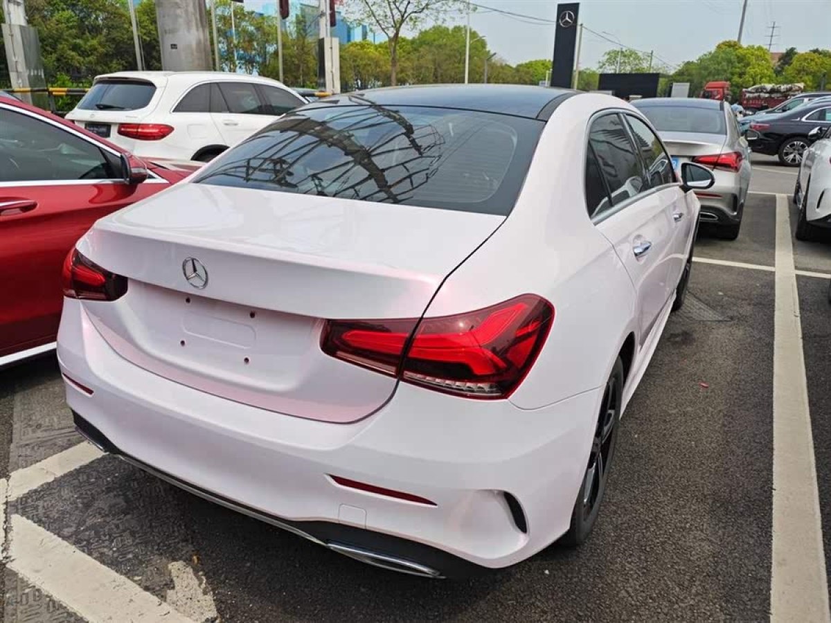 奔馳 奔馳A級(jí)  2022款 改款二 A 200 L 運(yùn)動(dòng)轎車時(shí)尚型圖片
