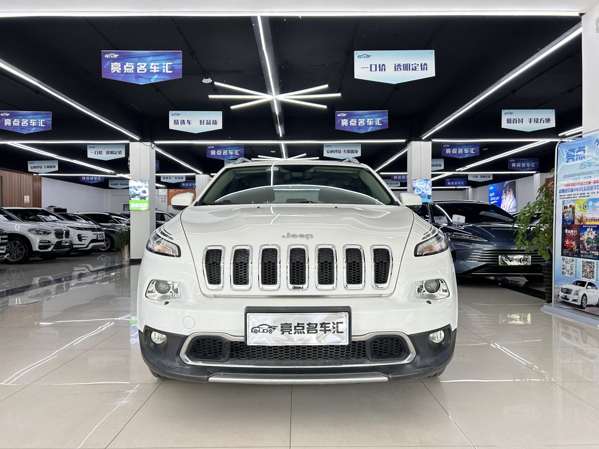 Jeep 自由光  2020款 2.0L 兩驅(qū)經(jīng)典運動版圖片