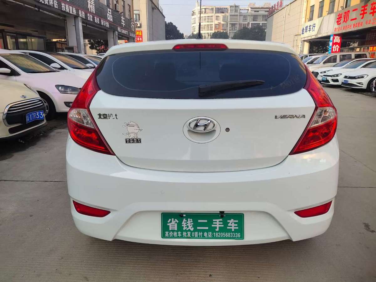 現(xiàn)代 瑞納  2011款 兩廂 1.4L 自動STYLE型圖片