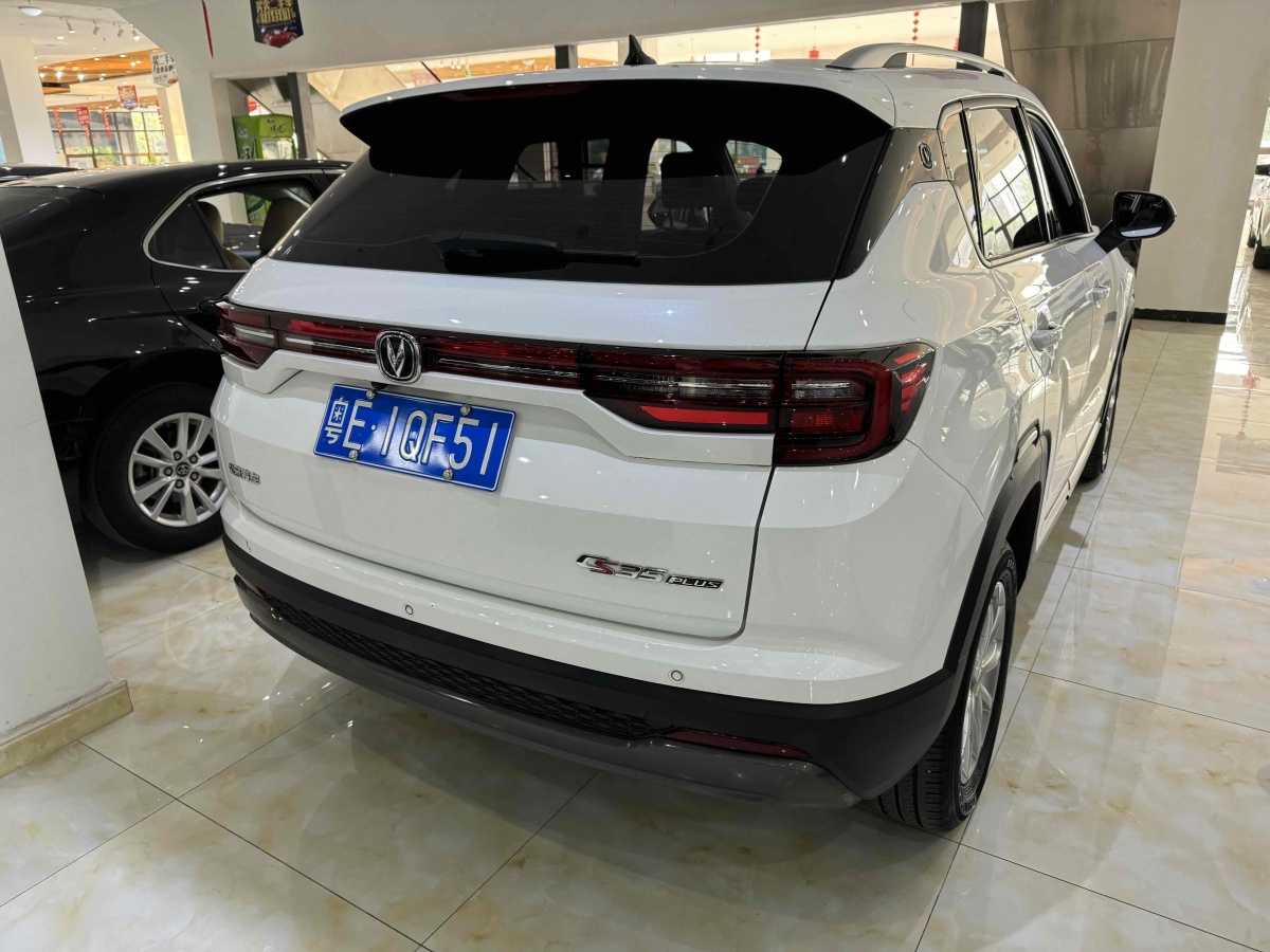 長(zhǎng)安 CS35 PLUS  2021款 榮耀百萬(wàn)版 1.6L CVT精英版圖片