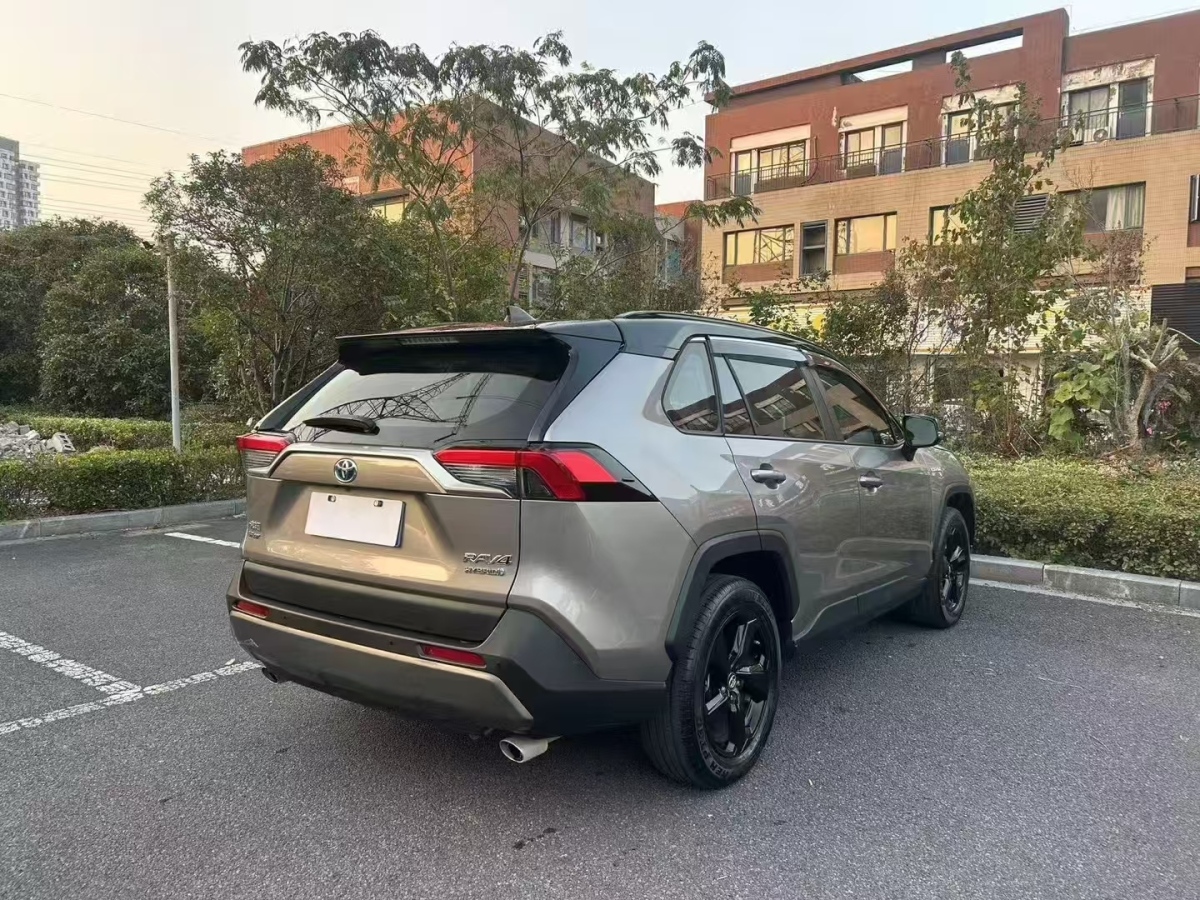 豐田 RAV4榮放  2020款 雙擎  2.5L CVT四驅(qū)旗艦版圖片