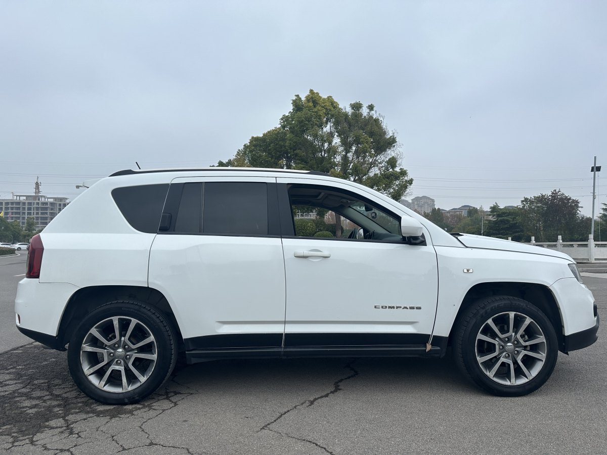 Jeep 指南者  2014款 2.0L 兩驅運動版圖片