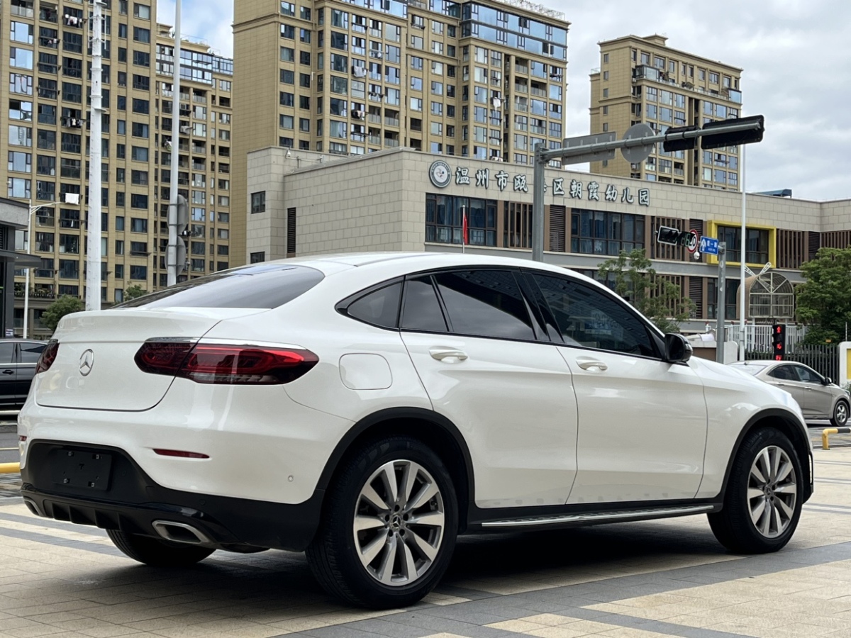 奔馳 奔馳GLC  2021款 GLC 260 4MATIC 轎跑SUV圖片