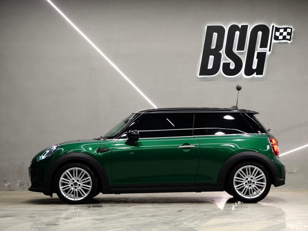 MINI MINI  2022款 改款 1.5T COOPER 藝術(shù)家圖片