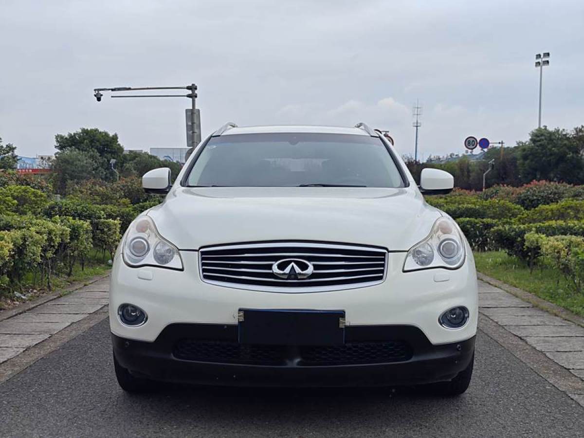 英菲尼迪 QX50  2013款 2.5L 兩驅(qū)優(yōu)雅版圖片