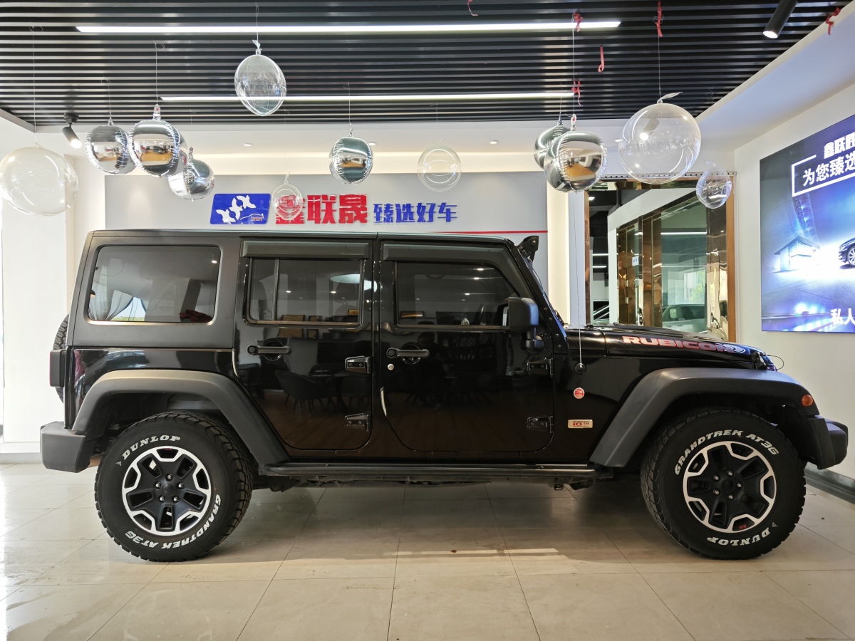 2014年2月Jeep 牧马人  2013款 3.6L 四门十周年纪念版