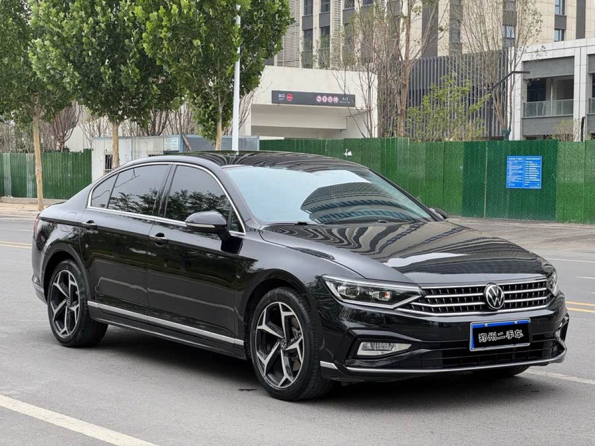 大眾 邁騰  2023款 200萬輛紀(jì)念版 330TSI DSG領(lǐng)先型圖片