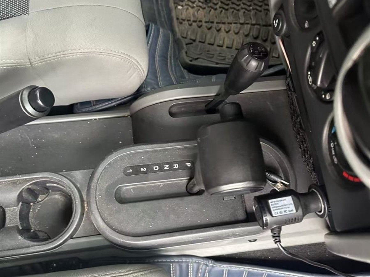Jeep 自由人  2004款 3.7L圖片