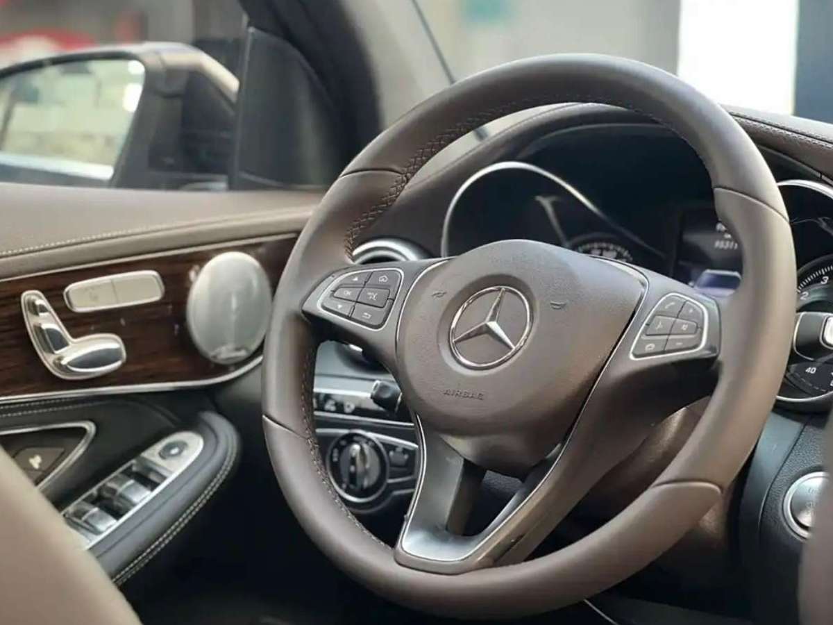 2016年8月奔馳 奔馳GLC  2016款 GLC 260 4MATIC 豪華型