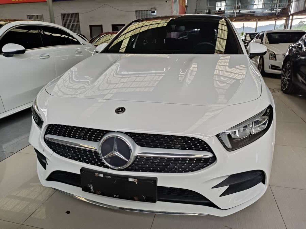 奔馳 奔馳A級  2020款 改款 A 200 L 運動轎車動感型圖片