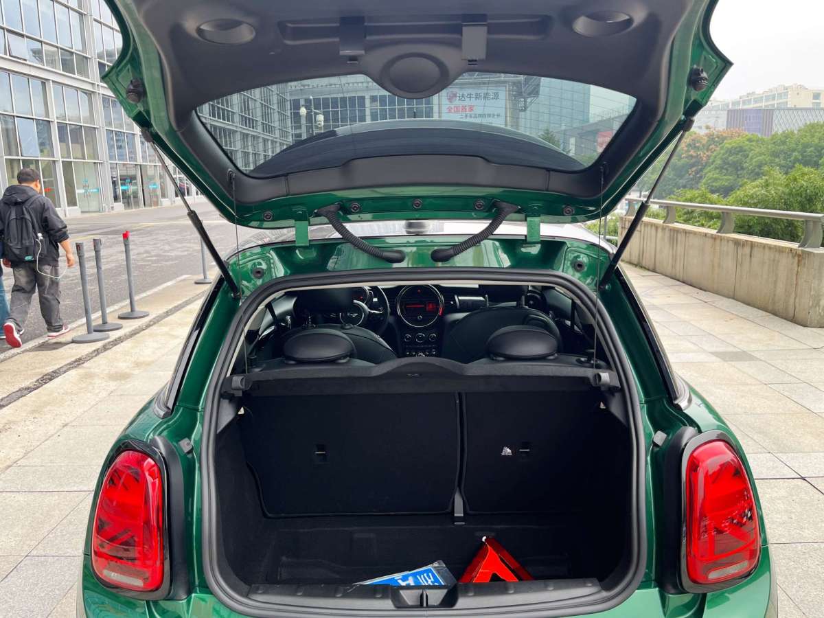 MINI MINI  2020款 2.0T COOPER S 經(jīng)典派 三門絕色版圖片