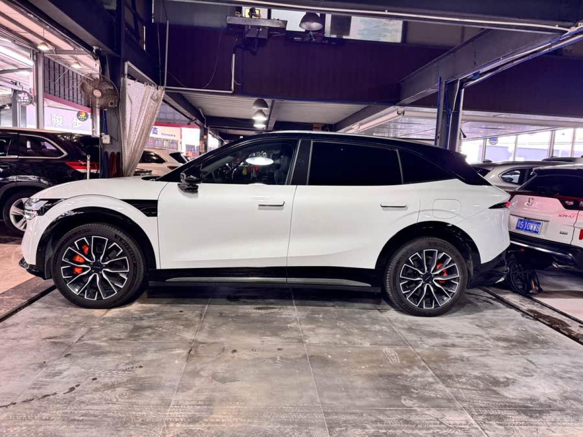 極氪 極氪7X  2025款 100kWh 長(zhǎng)續(xù)航四驅(qū)智駕版圖片