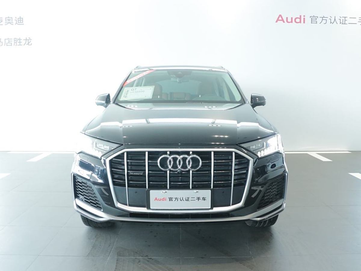 奧迪 奧迪Q7  2024款 55 TFSI quattro S line運(yùn)動(dòng)型圖片