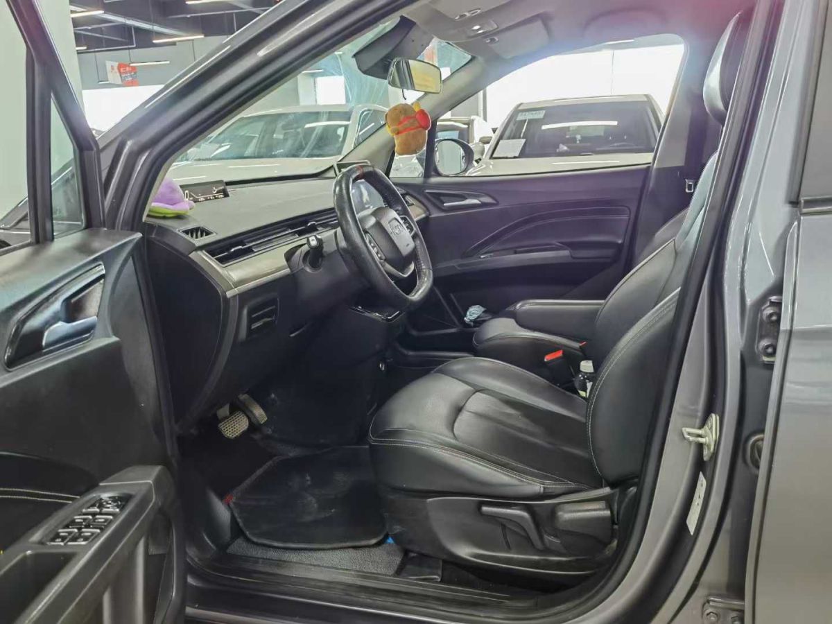 阿斯頓·馬丁 阿斯頓?馬丁DBX  2021款 4.0T V8 凱旋之曜圖片