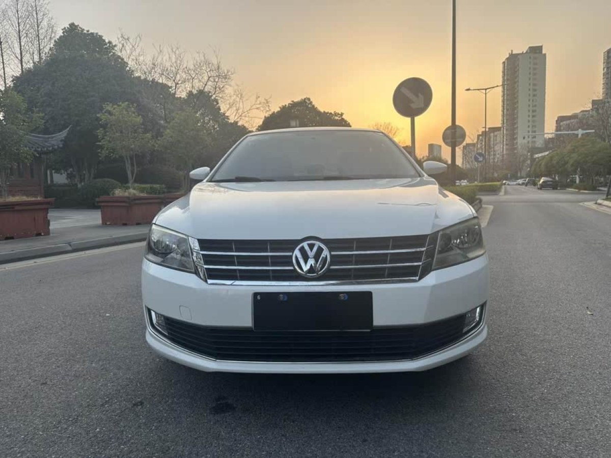 大眾 朗逸  2014款 1.4TSI DSG藍(lán)驅(qū)技術(shù)版圖片