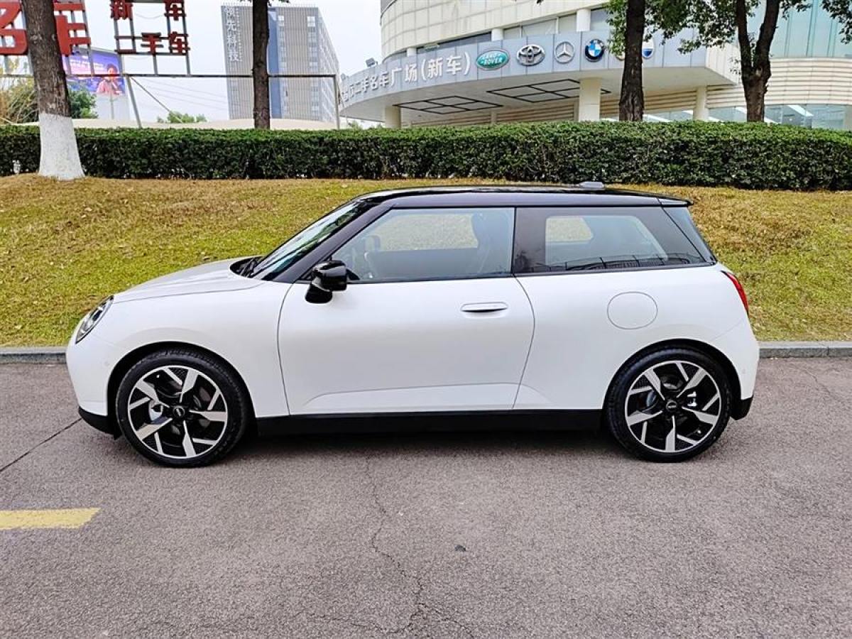 MINI 電動MINI COOPER  2024款 452km COOPER SE 藝術(shù)家圖片