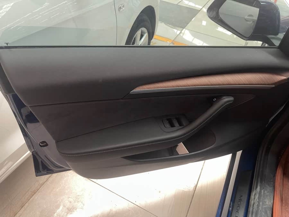 特斯拉 Model 3  2021款 改款 標(biāo)準(zhǔn)續(xù)航后驅(qū)升級(jí)版圖片