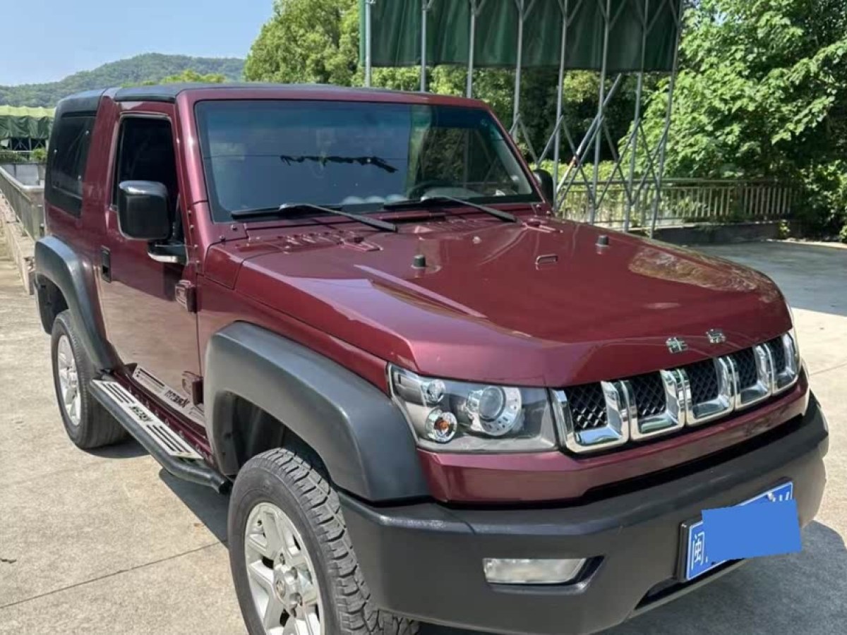北京 BJ40  2016款 2.0T 手動四驅(qū)尊貴版圖片