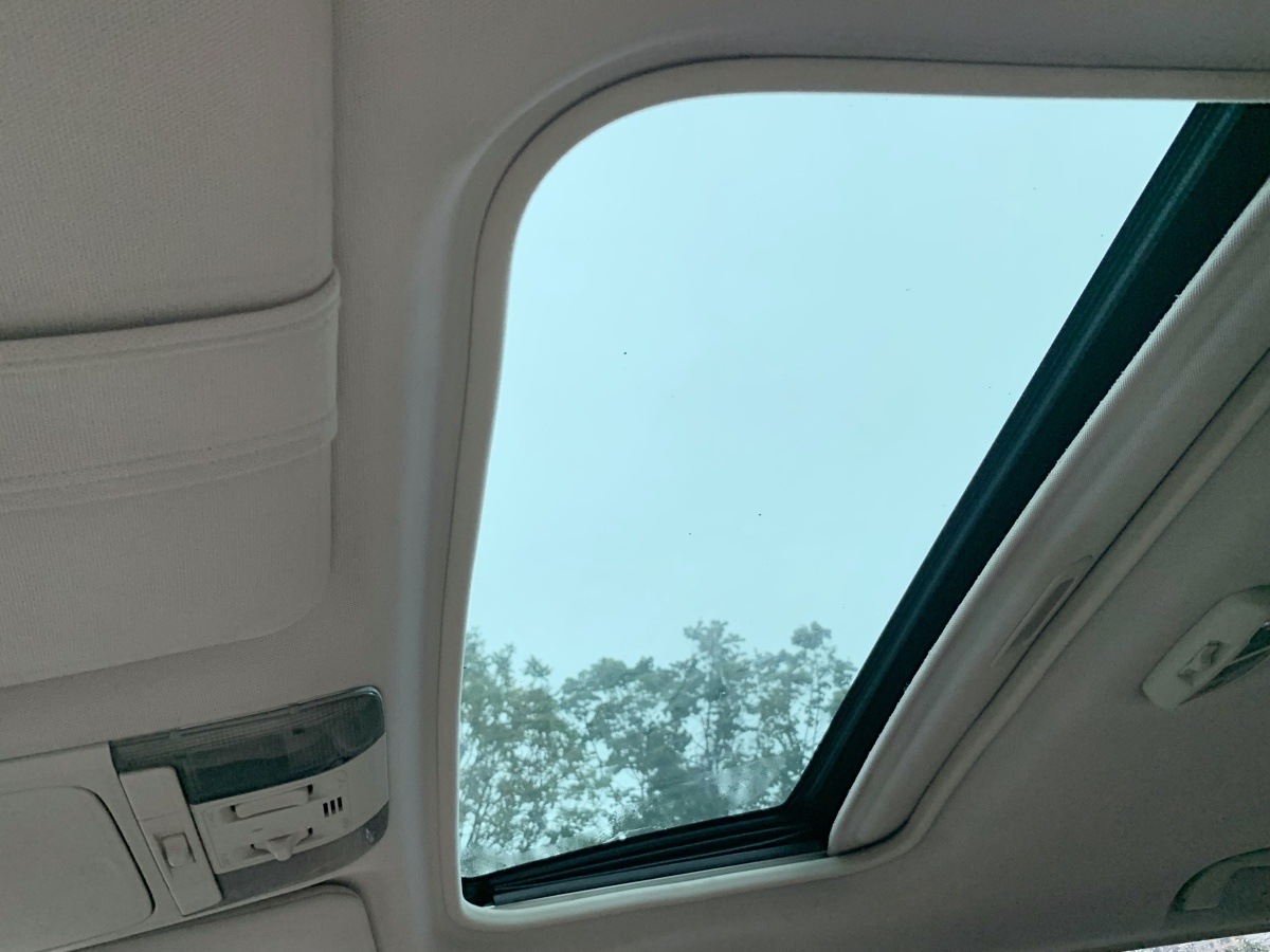 斯巴鲁 傲虎  2012款 2.5i豪华导航版图片