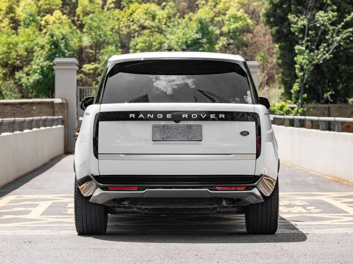 路虎 攬勝  2023款 3.0 L6 400PS 創(chuàng)世加長版圖片