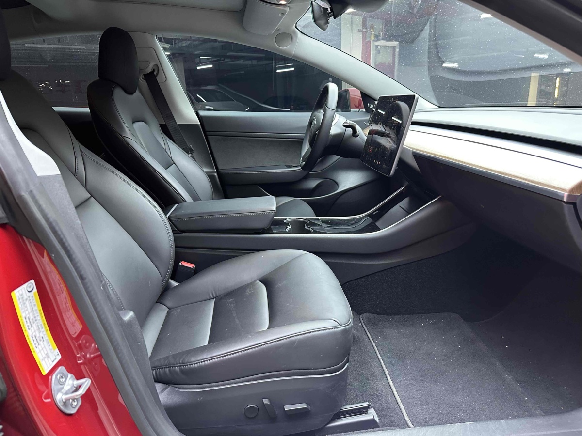 特斯拉 Model 3  2019款 標(biāo)準(zhǔn)續(xù)航后驅(qū)升級(jí)版圖片