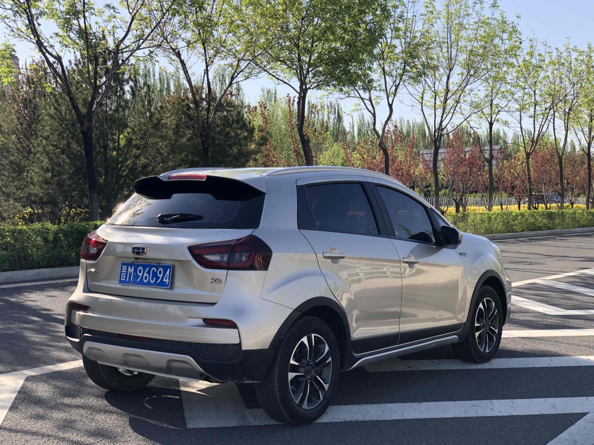 吉利 遠(yuǎn)景X3  2019款  升級(jí)版 1.5L CVT尊貴型圖片