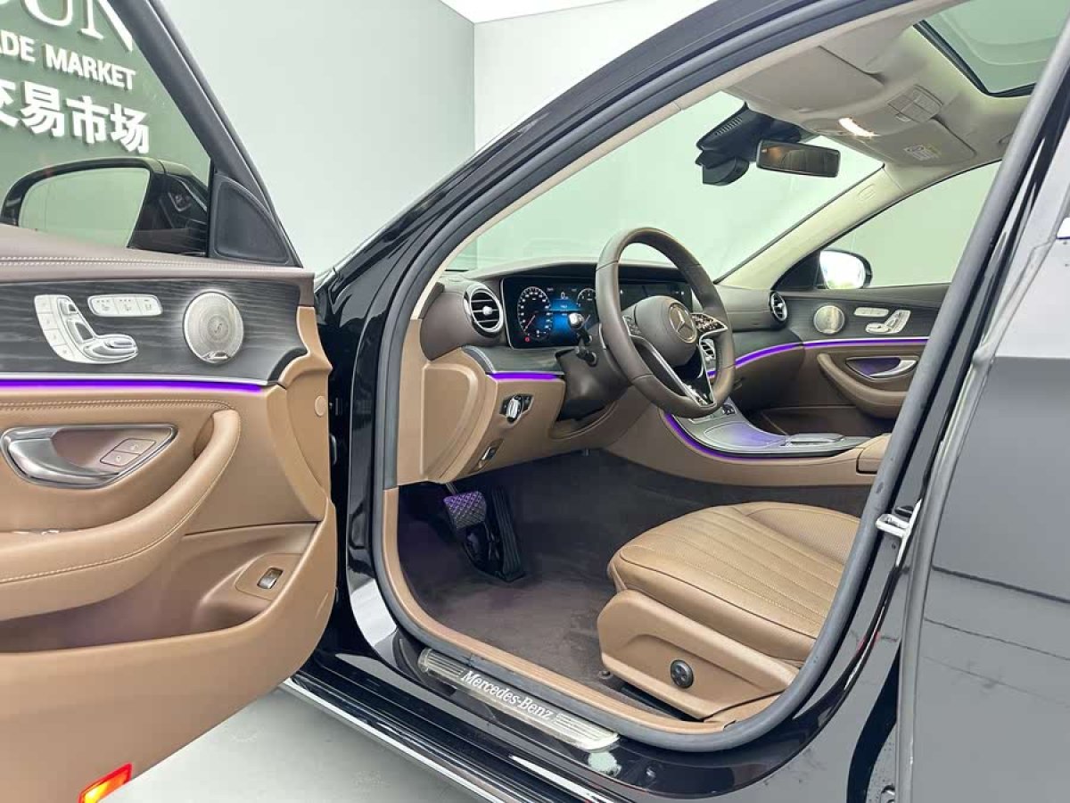 奔馳 奔馳E級  2022款 改款 E 300 L 尊貴型圖片