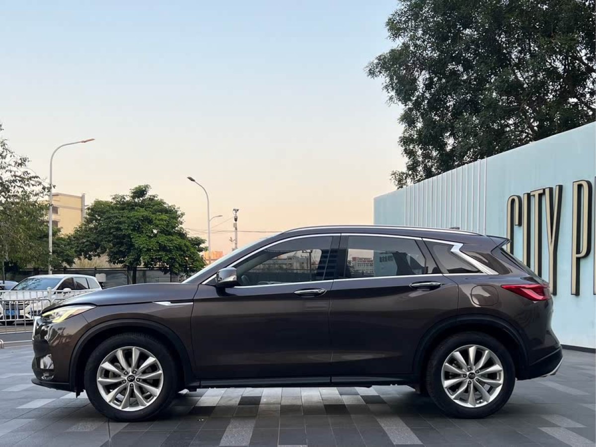 英菲尼迪 QX50  2018款 2.0T 兩驅(qū)時(shí)尚版圖片