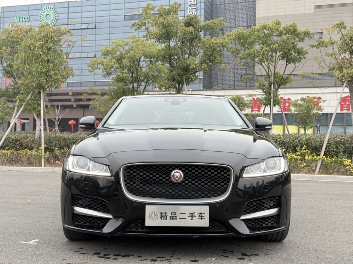 捷豹 XF  2016款 XF 2.0T 兩驅(qū)R-Sport運動版圖片