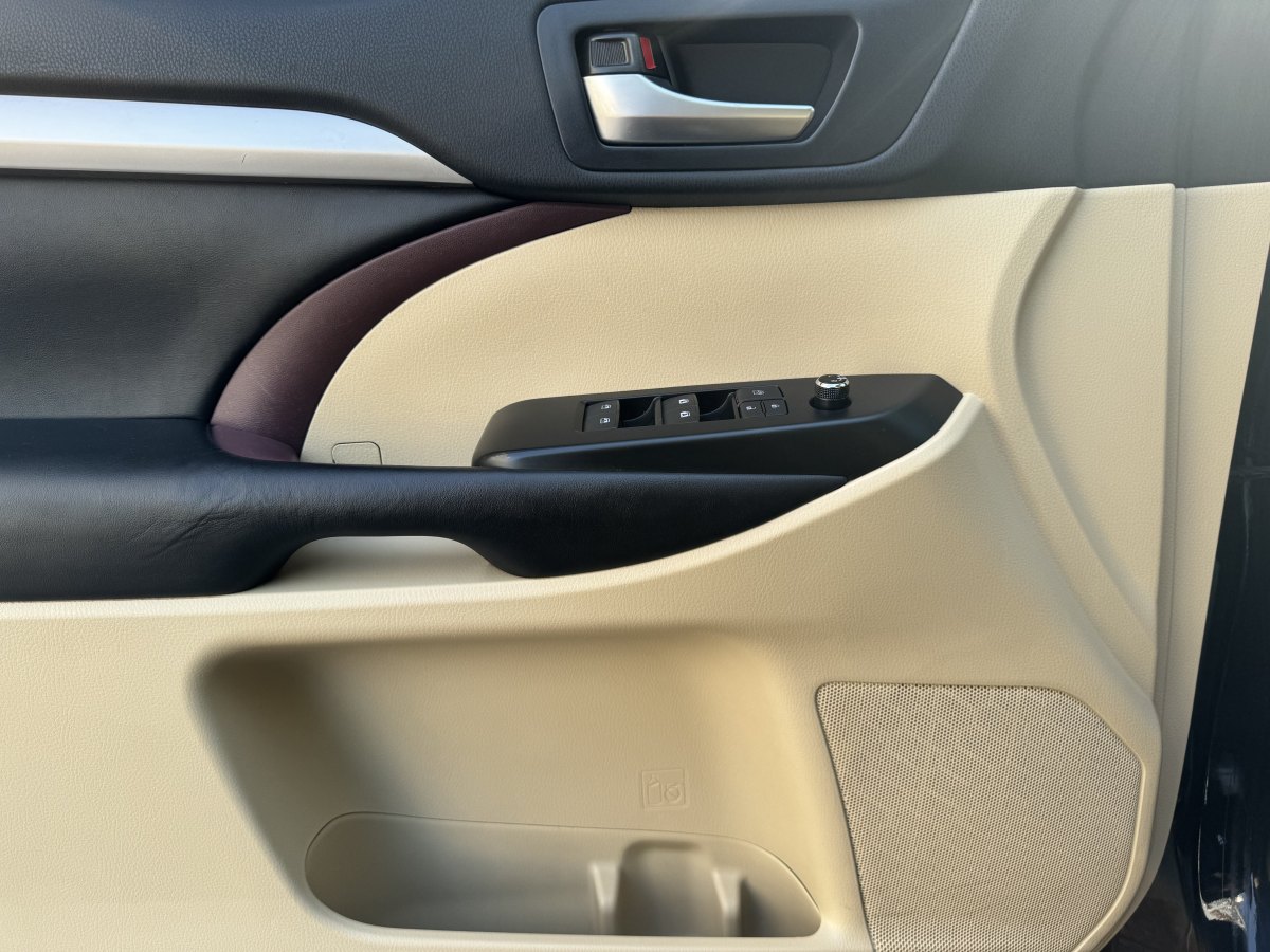 丰田 汉兰达  2017款 3.5L 四驱精英版 7座图片
