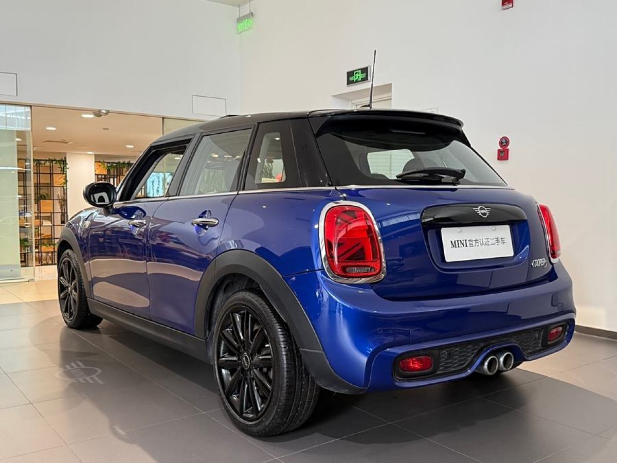 MINI MINI  2020款 2.0T COOPER S 經(jīng)典派 五門版圖片