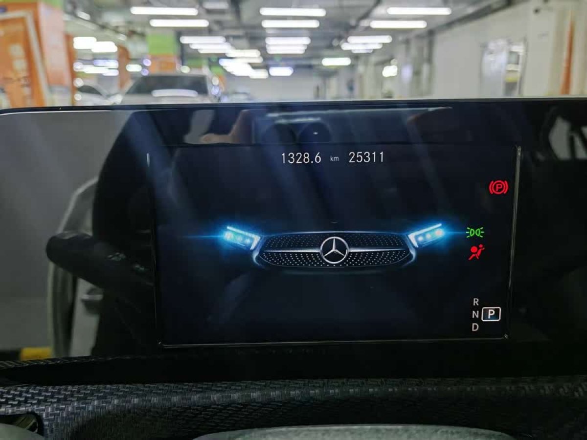奔馳 奔馳A級(jí)  2022款 改款 A 180 L 運(yùn)動(dòng)轎車圖片