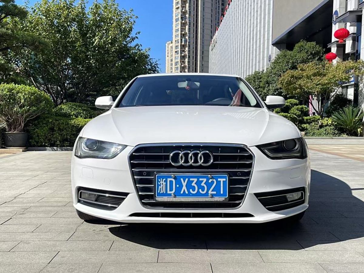 2015年11月奧迪 奧迪A4L  2015款 35 TFSI 自動(dòng)標(biāo)準(zhǔn)型