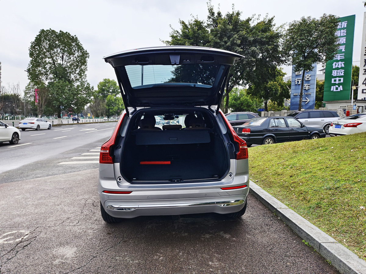 2022年8月沃爾沃 XC60  2023款 B5 四驅(qū)智遠(yuǎn)豪華版