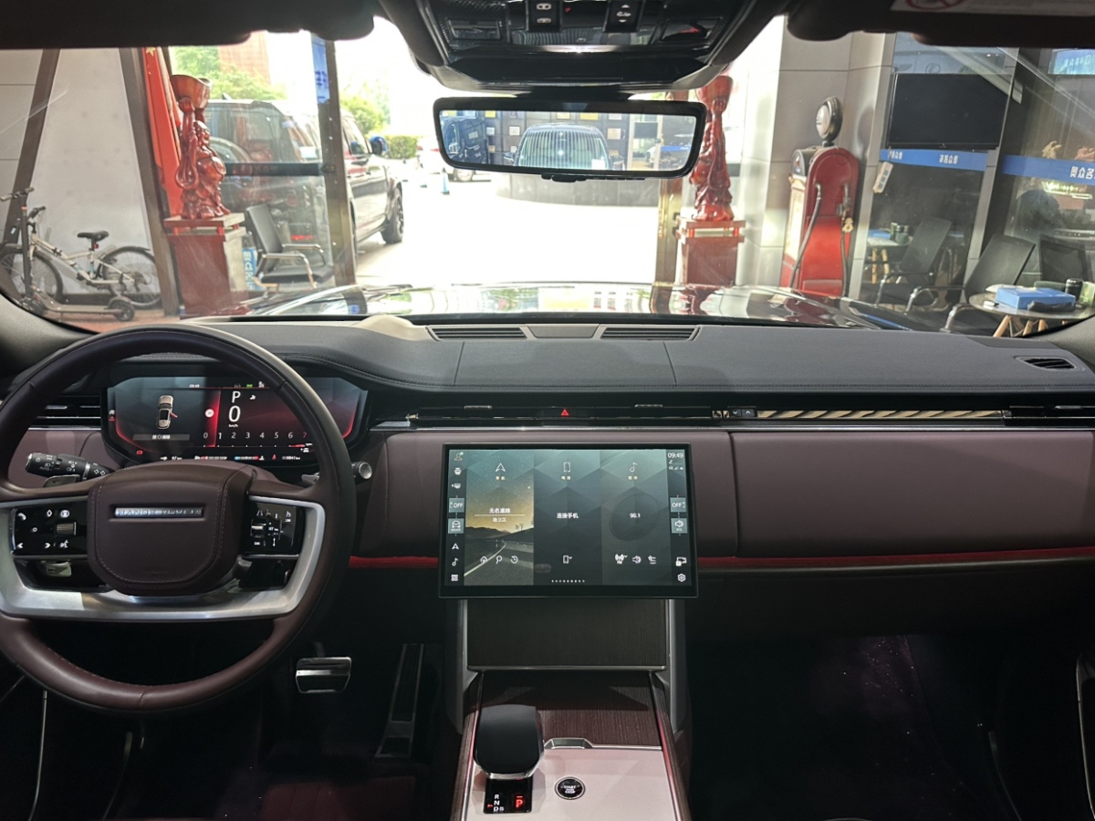 路虎 攬勝  2024款 3.0 L6 400PS 創(chuàng)世加長(zhǎng)版圖片