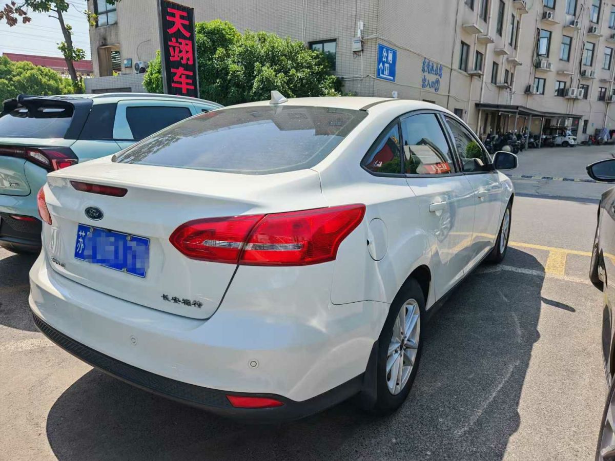 福特 福克斯  2018款 三廂經(jīng)典 1.6L 自動舒適型智行版圖片